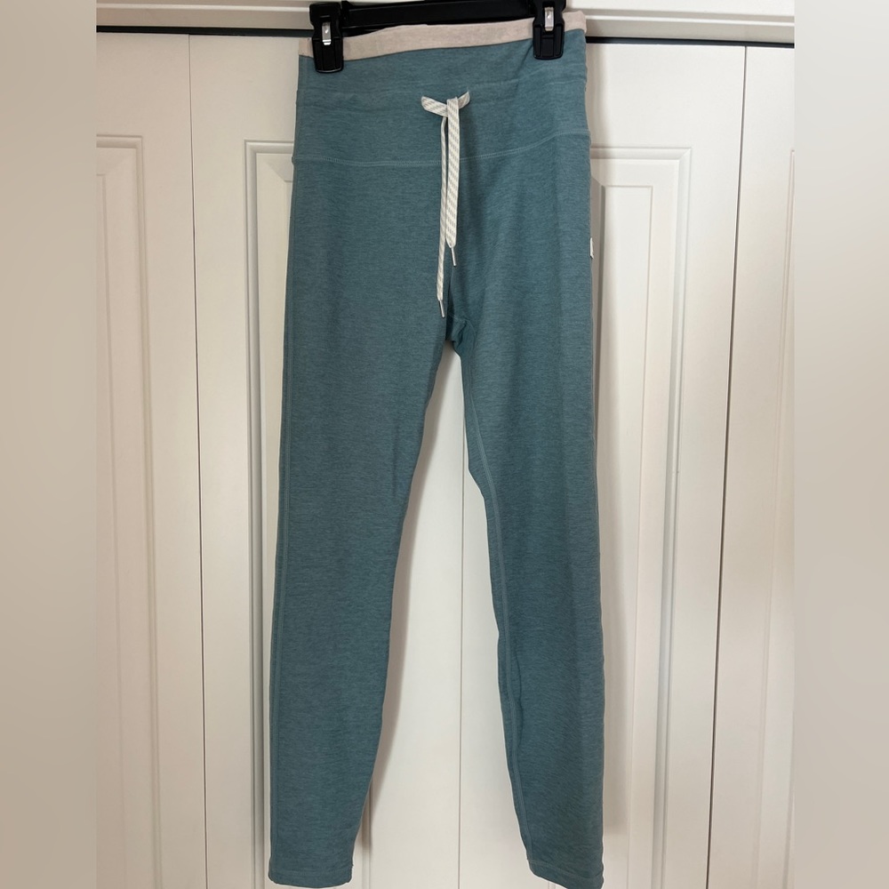 Vuori size small blue leggings